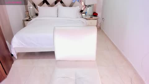 Koral Cuz online show from 10/20/25, 04:07