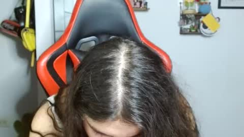 Snapshot of koranikky08 chatting on 12/10/24, 05:17 Karoll online show from 12/10/24, 05:17