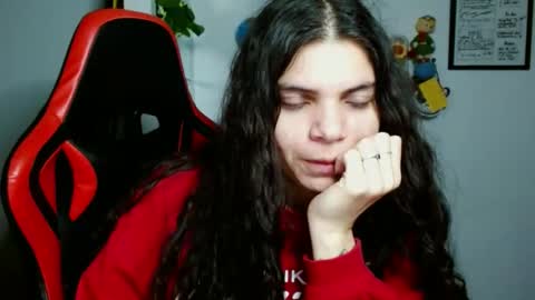 Snapshot of koranikky08 chatting on 12/18/24, 05:59 Karoll online show from 12/18/24, 05:59