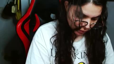 Snapshot of koranikky08 chatting on 12/20/24, 02:19 Karoll online show from 12/20/24, 02:19