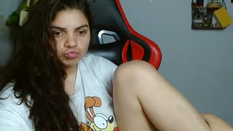 Snapshot of koranikky08 chatting on 12/31/24, 01:04 Karoll online show from 12/31/24, 01:04