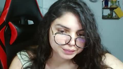 Snapshot of koranikky08 chatting on 01/10/25, 04:01 Karoll online show from 01/10/25, 04:01