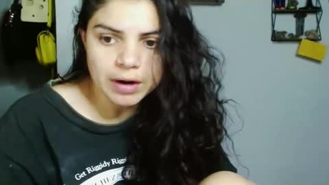 Snapshot of koranikky08 chatting on 01/26/25, 12:05 Karoll online show from 01/26/25, 12:05