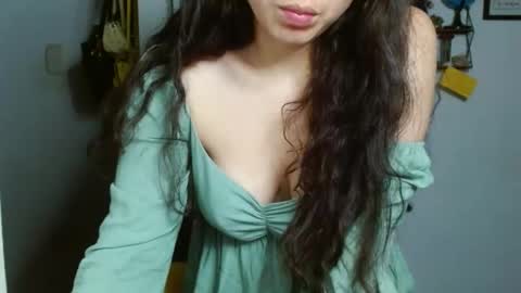 Snapshot of koranikky08 chatting on 01/29/25, 03:33 Karoll online show from 01/29/25, 03:33