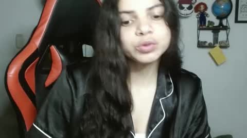 Snapshot of koranikky08 chatting on 02/18/25, 12:15 Karoll online show from 02/18/25, 12:15