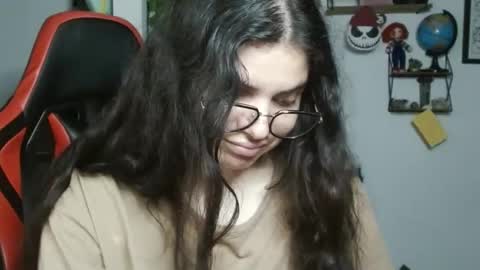 Snapshot of koranikky08 chatting on 02/19/25, 02:12 Karoll online show from 02/19/25, 02:12