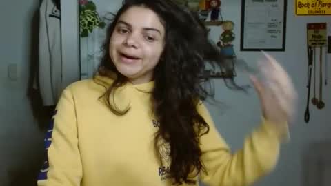 Snapshot of koranikky08 chatting on 09/12/25, 12:44 Karoll online show from 09/12/25, 12:44