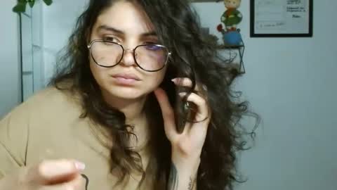 Snapshot of koranikky08 chatting on 09/13/25, 01:49 Karoll online show from 09/13/25, 01:49