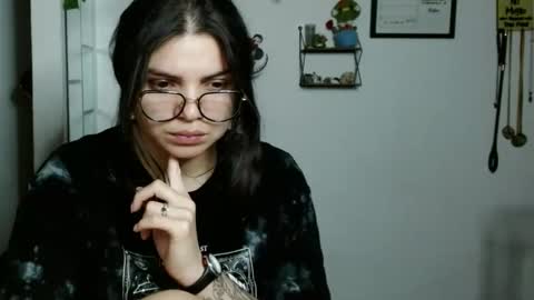 Snapshot of koranikky08 chatting on 09/14/25, 02:11 Karoll online show from 09/14/25, 02:11