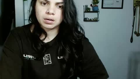 Snapshot of koranikky08 chatting on 09/16/25, 02:23 Karoll online show from 09/16/25, 02:23