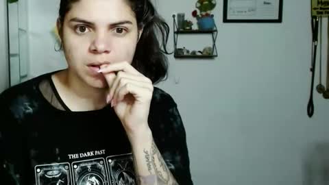 Snapshot of koranikky08 chatting on 09/18/25, 02:13 Karoll online show from 09/18/25, 02:13