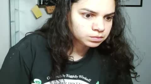 Snapshot of koranikky08 chatting on 10/09/25, 01:58 Karoll online show from 10/09/25, 01:58