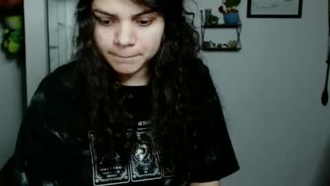 Snapshot of koranikky08 chatting on 10/10/25, 01:48 Karoll online show from 10/10/25, 01:48