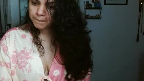 Snapshot of koranikky08 chatting on 10/16/25, 02:01 Karoll online show from 10/16/25, 02:01