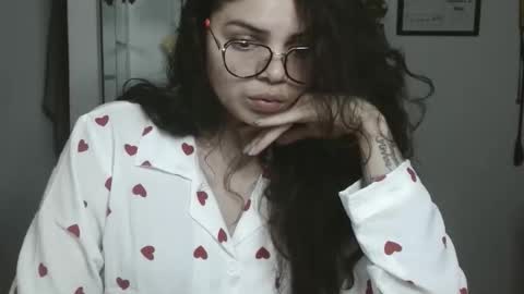 Snapshot of koranikky08 chatting on 10/18/25, 01:08 Karoll online show from 10/18/25, 01:08