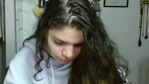 Snapshot of koranikky08 chatting on 10/21/25, 02:12 Karoll online show from 10/21/25, 02:12