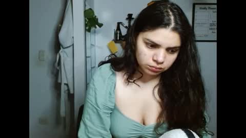 Snapshot of koranikky08 chatting on 10/22/25, 02:12 Karoll online show from 10/22/25, 02:12