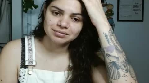 Snapshot of koranikky08 chatting on 10/23/25, 12:21 Karoll online show from 10/23/25, 12:21