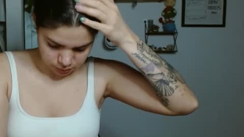 Snapshot of koranikky08 chatting on 10/27/25, 01:31 Karoll online show from 10/27/25, 01:31