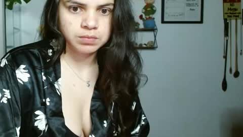 Snapshot of koranikky08 chatting on 11/02/25, 12:24 Karoll online show from 11/02/25, 12:24