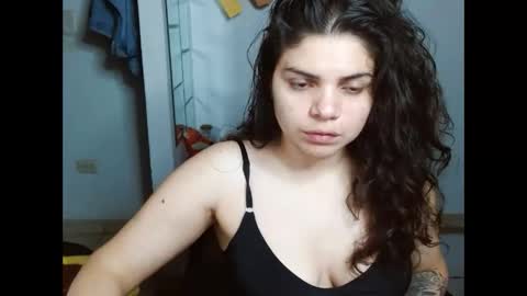 Snapshot of koranikky08 chatting on 11/06/25, 02:12 Karoll online show from 11/06/25, 02:12