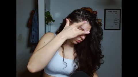 Snapshot of koranikky08 chatting on 11/08/25, 02:45 Karoll online show from 11/08/25, 02:45