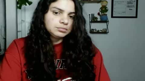 Snapshot of koranikky08 chatting on 11/11/25, 01:38 Karoll online show from 11/11/25, 01:38