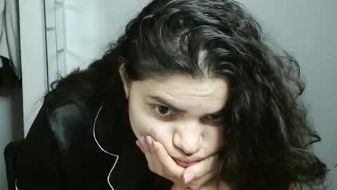 Snapshot of koranikky08 chatting on 11/13/25, 02:21 Karoll online show from 11/13/25, 02:21