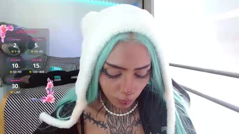 Snapshot of korarousee chatting on 11/18/25, 02:43 Kora online show from 11/18/25, 02:43