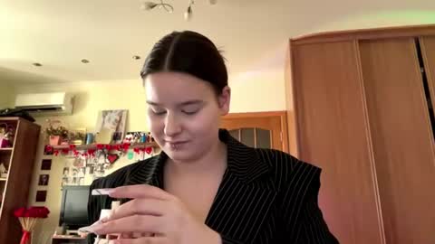 Snapshot of korikoening chatting on 06/15/26, 12:18 Mary online show from 06/15/26, 12:18
