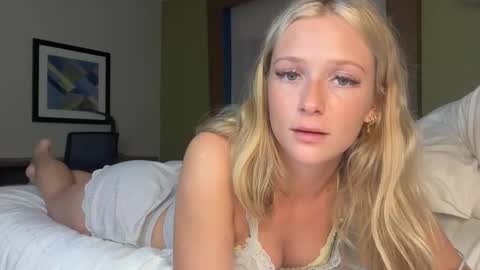 Snapshot of korinaluvv chatting on 11/10/25, 11:15 Korina online show from 11/10/25, 11:15