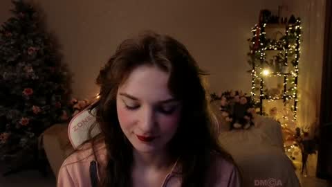 Snapshot of kottyaa_ch chatting on 12/19/24, 07:18 Kottyaa cb FOLLOWING online show from 12/19/24, 07:18