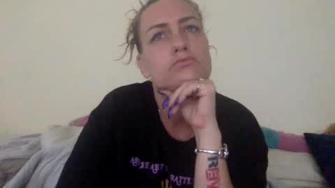 Snapshot of koyoteej chatting on 02/11/25, 06:22 koyoteej online show from 02/11/25, 06:22