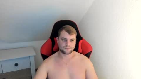 Snapshot of kozik1992 chatting on 01/05/25, 03:43 Bartek online show from 01/05/25, 03:43