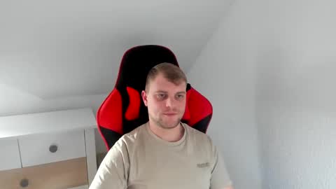 Snapshot of kozik1992 chatting on 02/04/25, 02:21 Bartek online show from 02/04/25, 02:21