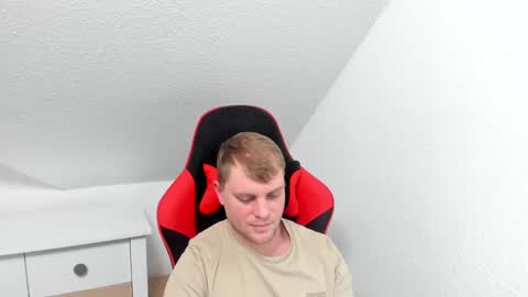 Snapshot of kozik1992 chatting on 02/14/25, 08:26 Bartek online show from 02/14/25, 08:26