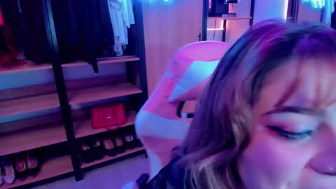 Snapshot of kpayton99 chatting on 10/26/25, 01:33 Khloe online show from 10/26/25, 01:33