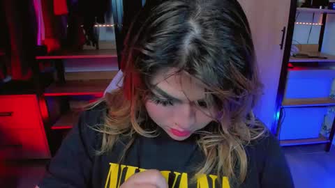 Snapshot of kpayton99 chatting on 12/18/25, 01:22 Khloe online show from 12/18/25, 01:22