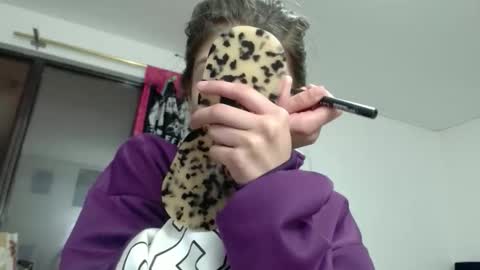 Snapshot of kratos_and_afrodita chatting on 12/18/25, 04:57 kratos_and_afrodita online show from 12/18/25, 04:57