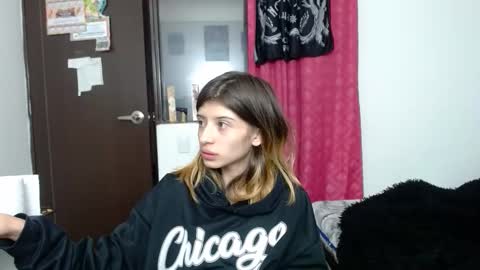 Snapshot of kratos_and_afrodita chatting on 02/05/26, 02:43 kratos_and_afrodita online show from 02/05/26, 02:43