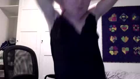 Snapshot of kreolsk34 chatting on 10/20/25, 05:02 kreolsk34 online show from 10/20/25, 05:02