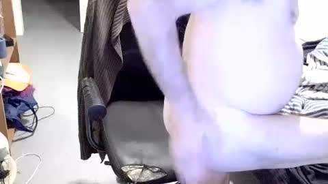 Snapshot of kreolsk34 chatting on 12/20/25, 01:23 kreolsk34 online show from 12/20/25, 01:23