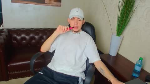 KrewVaughn online show from 03/28/26, 06:13