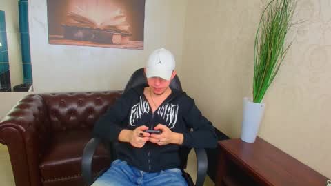 KrewVaughn online show from 04/01/26, 08:59