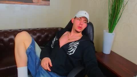 KrewVaughn online show from 04/01/26, 01:41