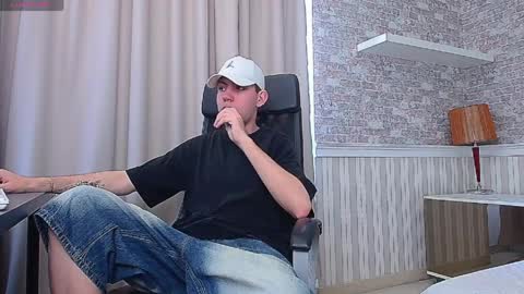 KrewVaughn online show from 04/07/26, 08:59