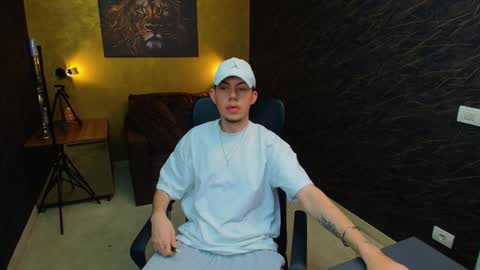 KrewVaughn online show from 04/15/26, 08:43