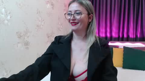 Snapshot of kriiskiss chatting on 05/09/26, 01:49 Kriss online show from 05/09/26, 01:49