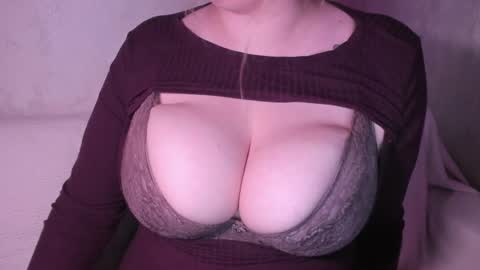 Snapshot of kriisrus chatting on 10/18/25, 07:03 KrisRus online show from 10/18/25, 07:03