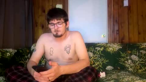 Snapshot of krimsoncircuit chatting on 11/13/25, 06:12 krimsoncircuit online show from 11/13/25, 06:12